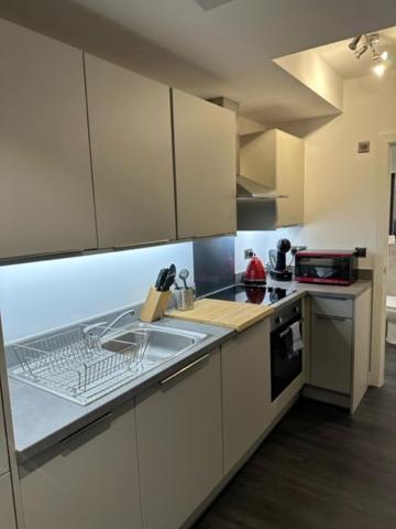 Stunning Flat With Parking Free Near Sutton Station Cheam Exterior foto