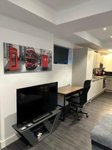 Stunning Flat With Parking Free Near Sutton Station Cheam Exterior foto